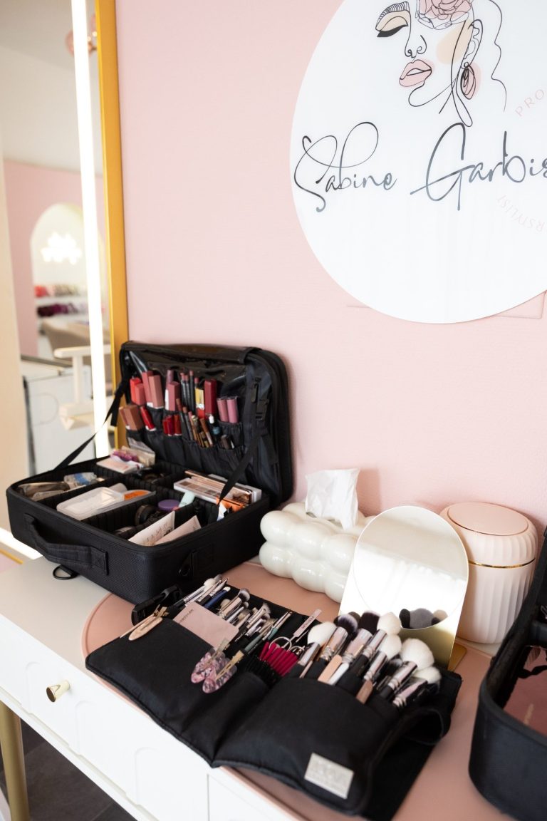 Hair & Make-up Artist Augsburg Professionelles Make-up-Equipment für Eventstyling, Filmproduktionen, Firmenevents und Fotoshootings in Augsburg