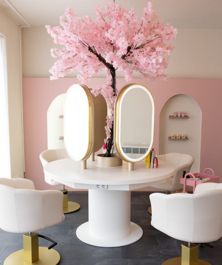 Modernes Studio für Make-up Workshops, Schminkkurse und Hairstyling-Kurse in Augsburg