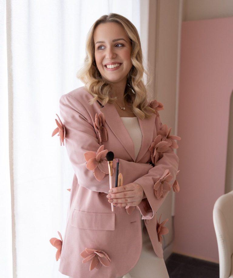 Eventstyling Augsburg Professionelle Make-up Artistin für Eventstyling in Augsburg sowie Styling für Galas, Firmenveranstaltungen, TV-Produktionen,Bühnenauftritte