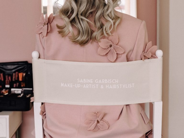 Hairstyling Workshop in Augsburg für Locken, Wellen, halboffene Brautfrisuren und Hochsteckfrisuren