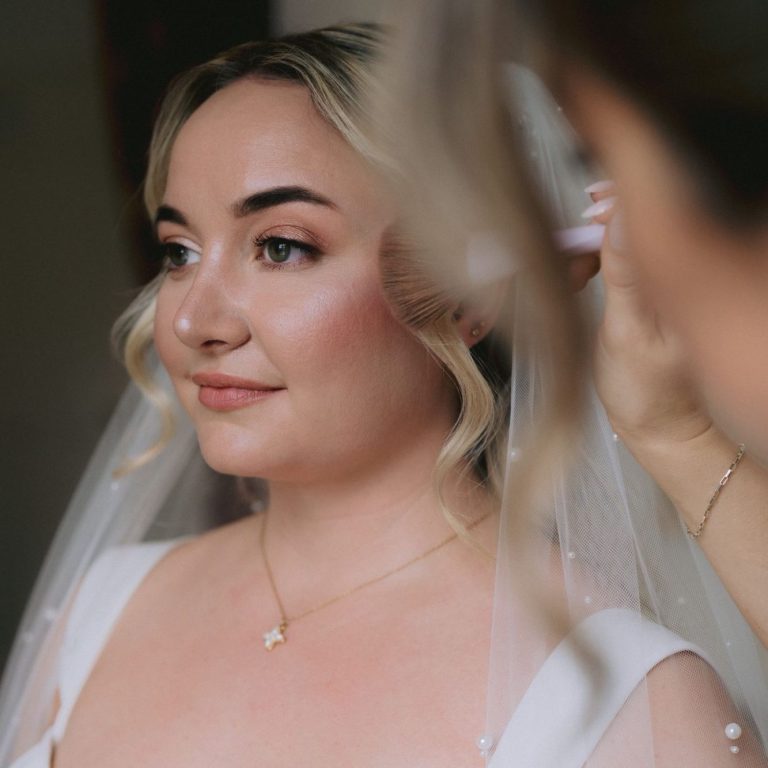 Braut Make-up Augsburg Natürliches Braut Make-up für ein modernes Brautstyling in Augsburg