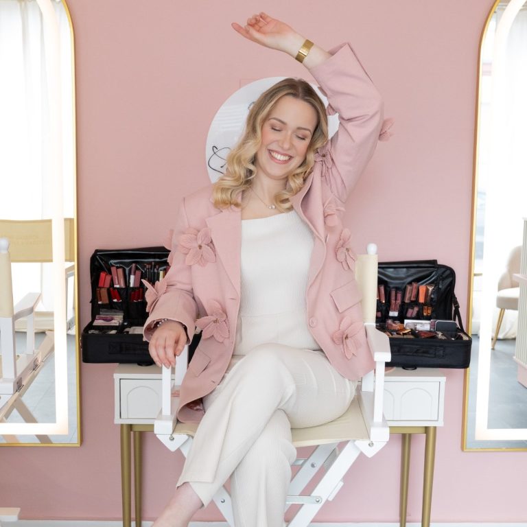 Brautstylistin Augsburg Make-up Artistin im Studio in Augsburg für professionelles Brautstyling, Braut Make-up und Brautfrisuren